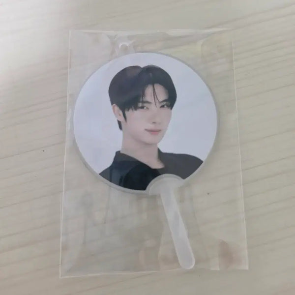 [BUNJANG] TWS Youngjae 42Club Random Mini Uchiwa / (원가양도)투어스 영재 42클럽 랜덤 미니우치와