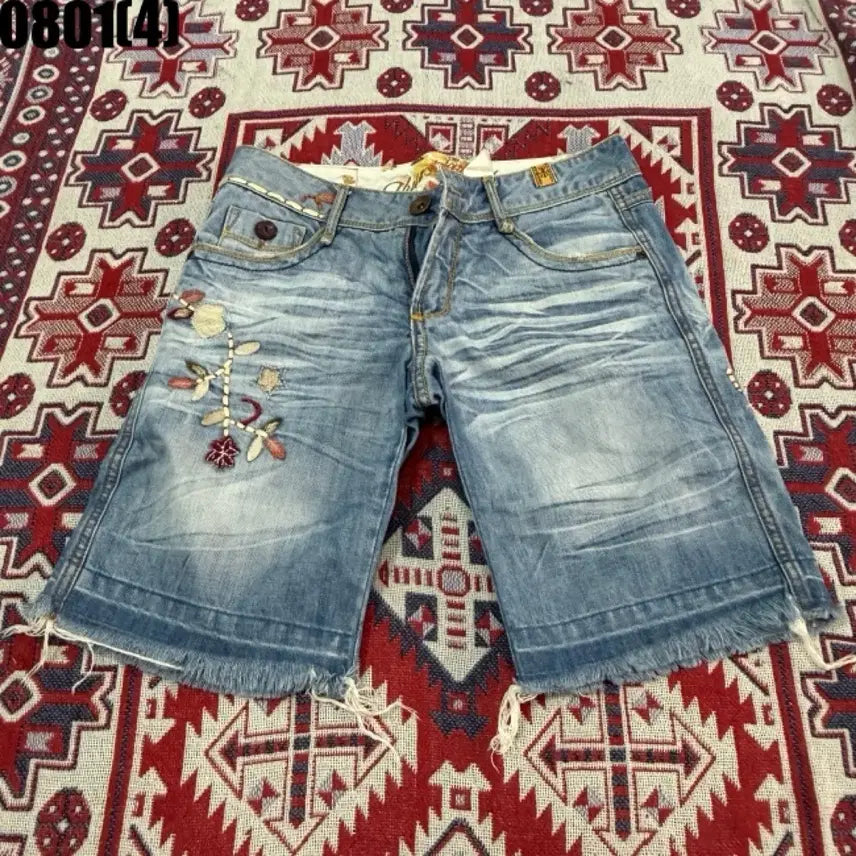 [BUNJANG] Thursday Island Blue Flower Embroidered Denim Shorts / 써스데이아일랜드 블루 플라워 자수 데님 반바지 0801