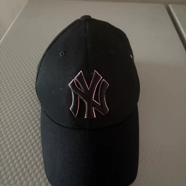 [BUNJANG] New York Yankees Black Ball Cap with Pink Logo / 뉴욕 양키스 볼캡 블랙 핑크 로고