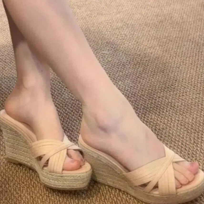 [BUNJANG] Beige Cross-Strap Wedge Sandals (225mm) / 베이지색 웨지힐 샌들 225