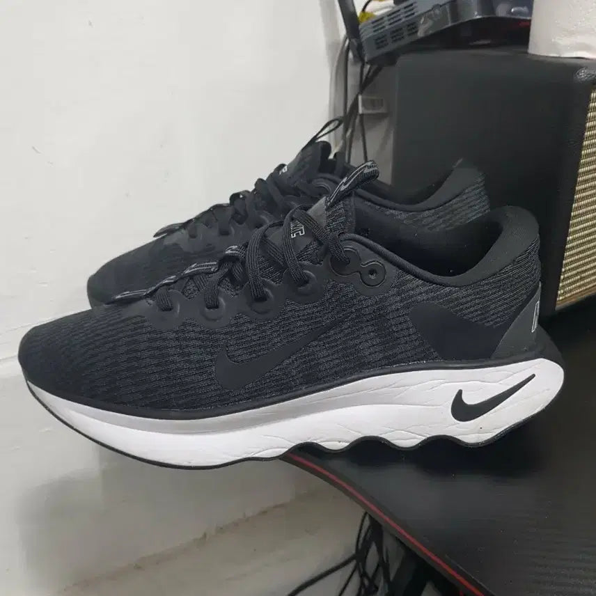 [BUNJANG] Nike Black Sneakers (290) / 나이키 운동화 블랙 290