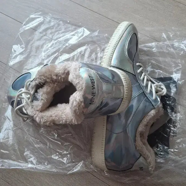 [BUNJANG] Nine West Fur Lined Sneakers Silver / 나인웨스트 퍼 안감 운동화 실버
