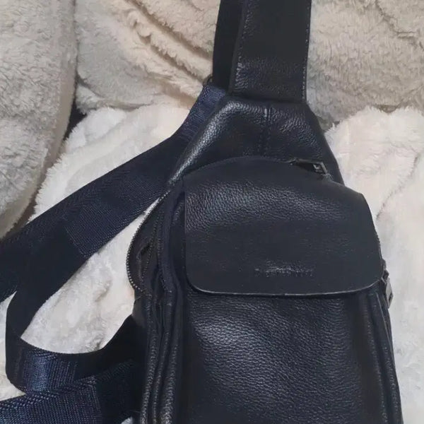[BUNJANG] Giles N Brooks Black Leather Sling Bag / Giles N Brooks (자일스앤브룩스) 브랜드의 블랙 가죽 슬링백(크로스바디백)입니다.
