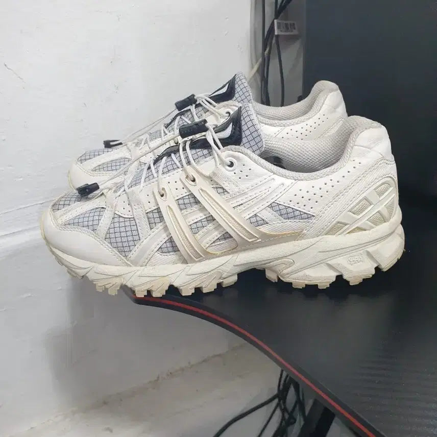 [BUNJANG] Asics Gel-Kayano Trail Sneakers White 240 / 아식스 젤카야노 트레일 운동화 화이트 240