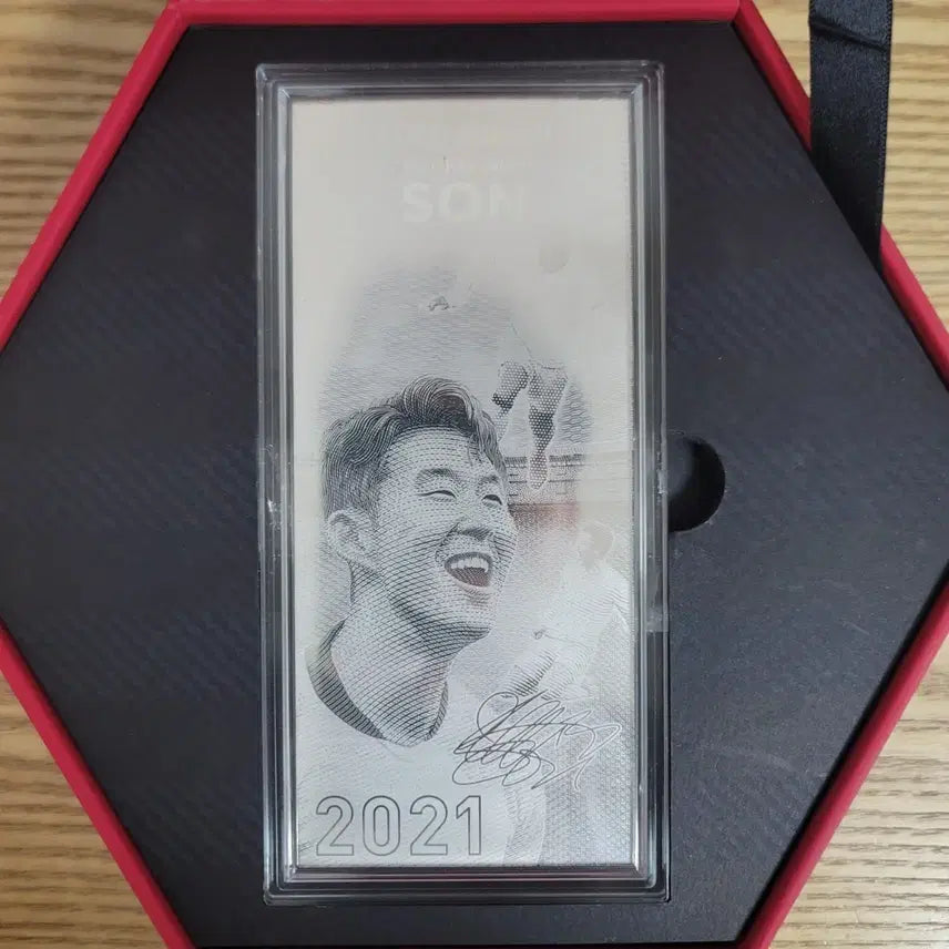 [BUNJANG] Son Heung-min Official Commemorative Medal (Banknote Type) Pure Silver 10g / 손흥민 공식 기념메달 지폐형 순은 10g
