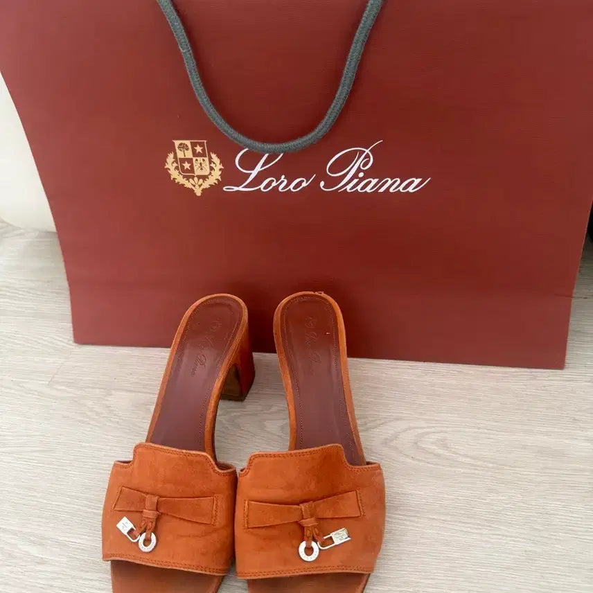 [BUNJANG] Loro Piana Suede Charms Mule Sandals - Orange/Terracotta / 로로피아나 뮬 슈즈 37D