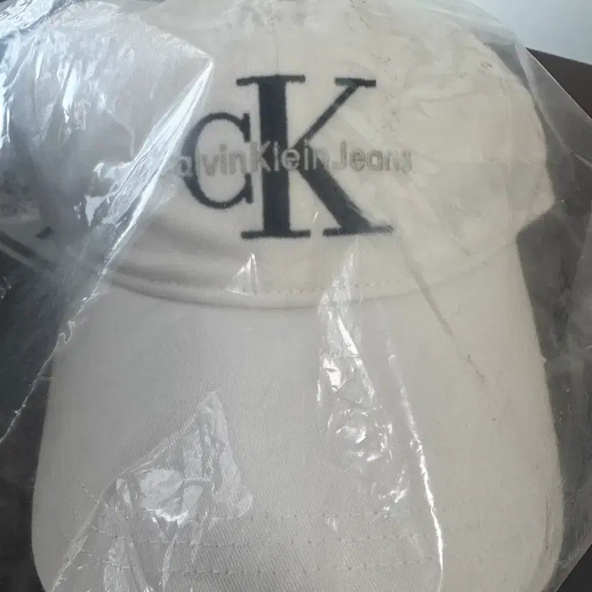 [BUNJANG] Calvin Klein Jeans Logo Cotton Twill Ball Cap White / 캘빈클라인진스 볼캡 화이트 미개봉 상품입니다