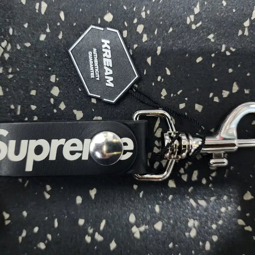 [BUNJANG] Supreme Leather Keyring Black 21SS / 슈프림 레더 키링 블랙 21SS