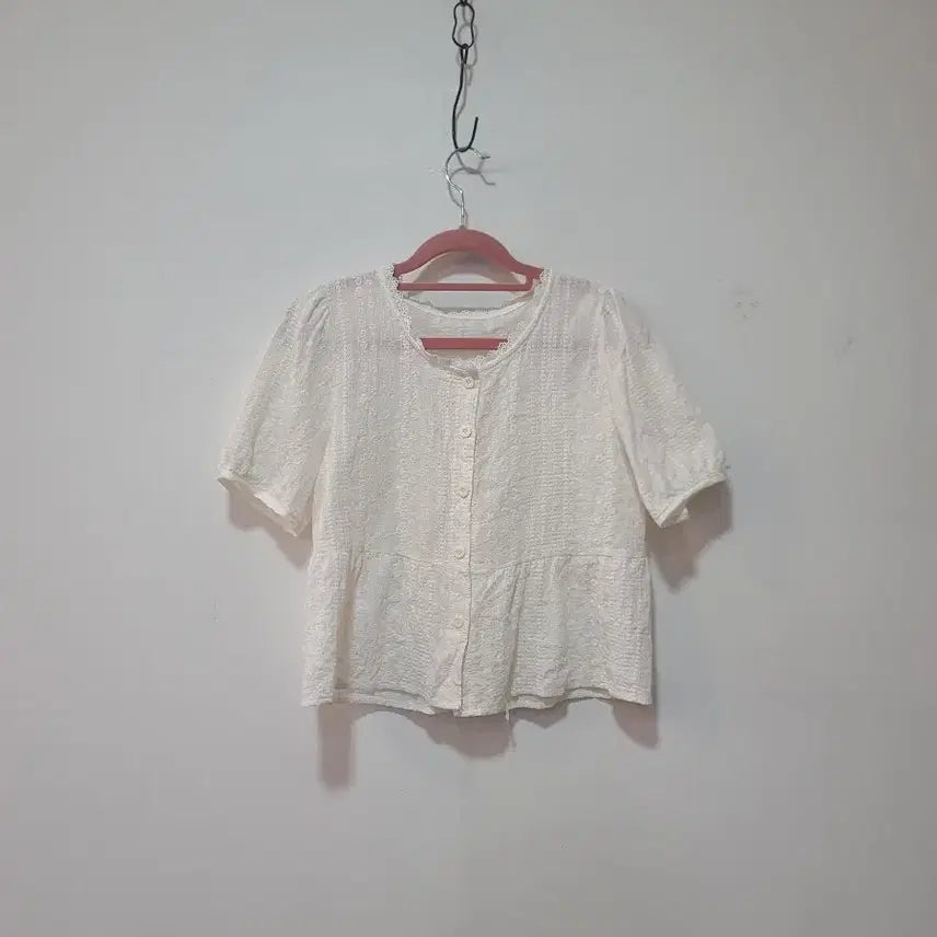 [BUNJANG] Cream Puff Sleeve Blouse / 크림색 퍼프소매 블라우스