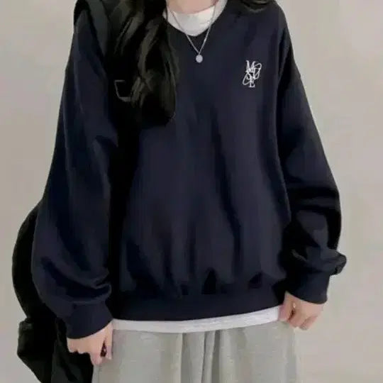 [BUNJANG] Muse Embroidered Navy Sweatshirt / 새상품) 뮤즈 자수 네이비 맨투맨