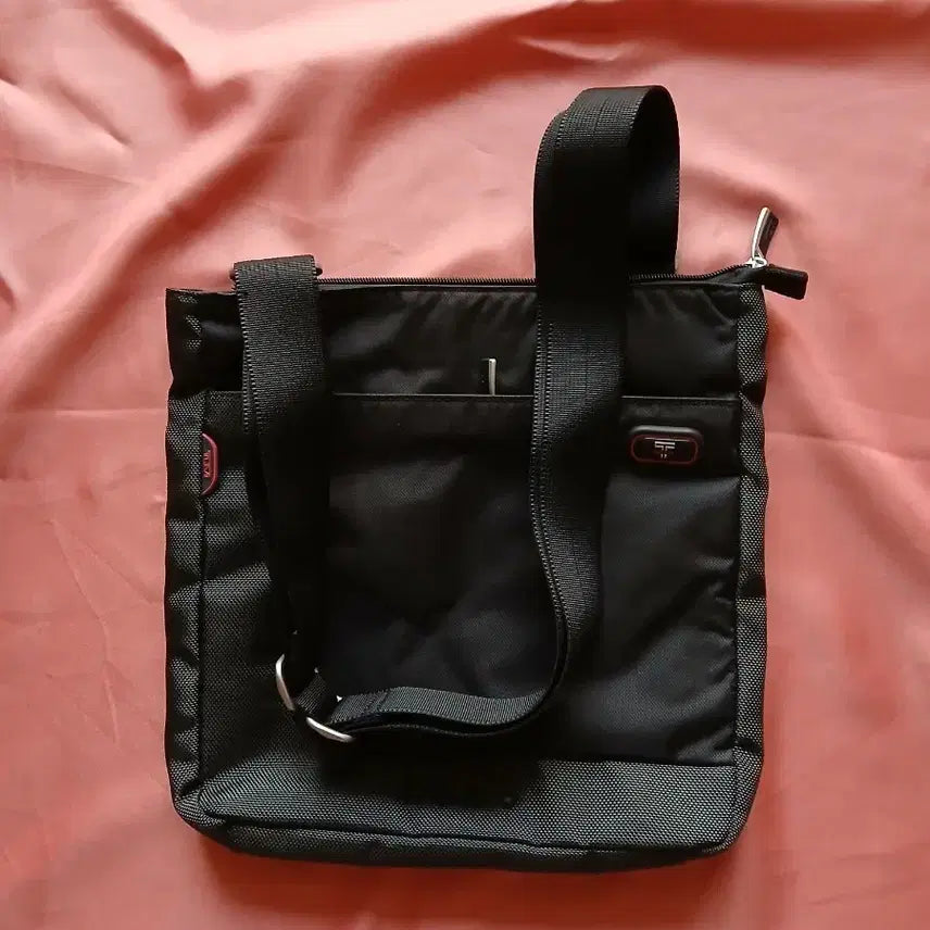 [BUNJANG] Tumi Voyager Crossbody Bag Black / 투미 보야져 크로스