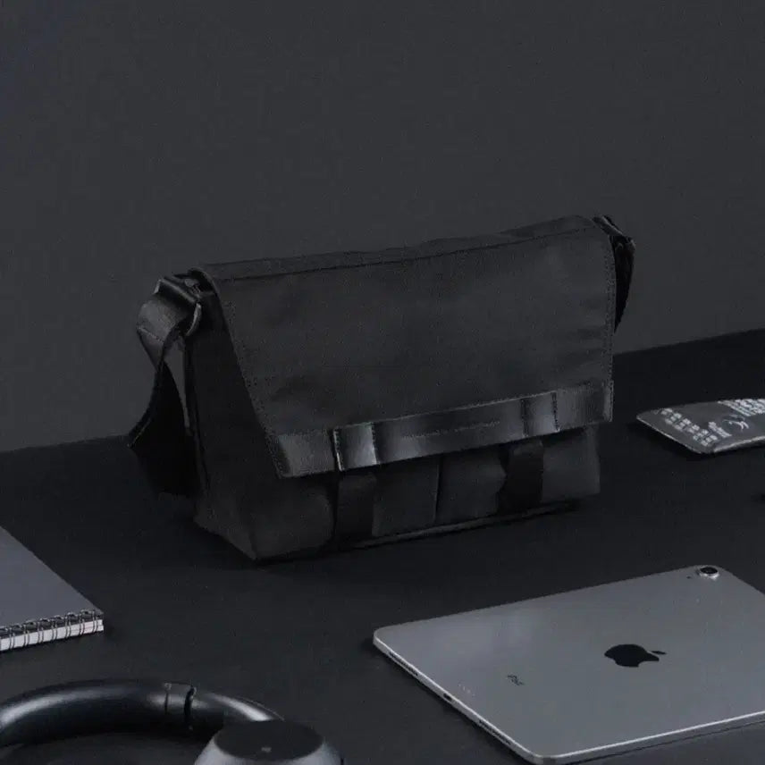 [BUNJANG] Mathematic Klein N19 Minimal Shoulder Cross Bag / 마테마틱 클라인 N19 미니멀 숄더 크로스백