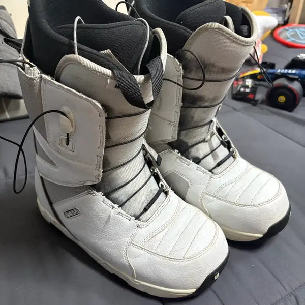 [BUNJANG] Burton Gnu Snowboard Boots White / 버튼 누디 스노우보드 부츠 흰색 280