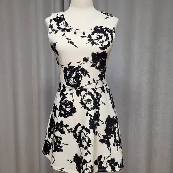 [BUNJANG] White Black Floral Sleeveless Mini Dress / 새상품 화이트 블랙 플로럴 나시 원피스