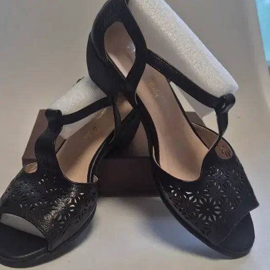 [BUNJANG] Valentino Black Cutting Sandals / 발렌티노 블랙 컷팅 샌들 (235.보관중잇 새상품)