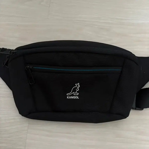 [BUNJANG] Kangol Waist Bag Black / 캉골 힙색 여행가방 스포츠가방 (정가 7만원)