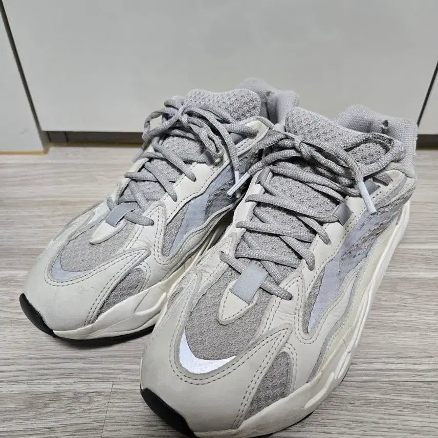 [BUNJANG] Adidas Yeezy Boost 700 V2 Static US 9 / 아디다스 이지부스트 700 V2 스태틱 270