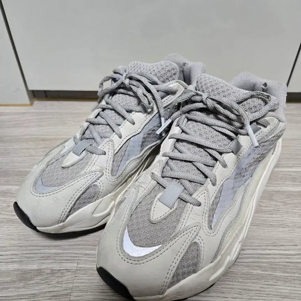 [BUNJANG] Adidas Yeezy Boost 700 V2 Static US 9 / 아디다스 이지부스트 700 V2 스태틱 270