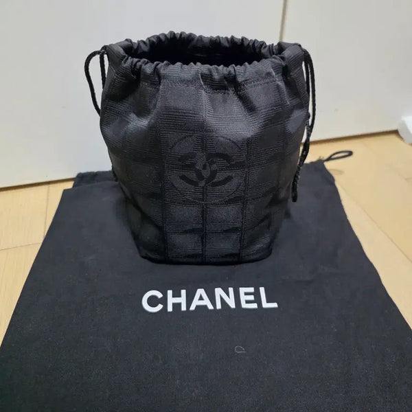 [BUNJANG] Chanel Authentic CC Drawstring Pouch / 샤넬 정품 CC 드로스트링 파우치
