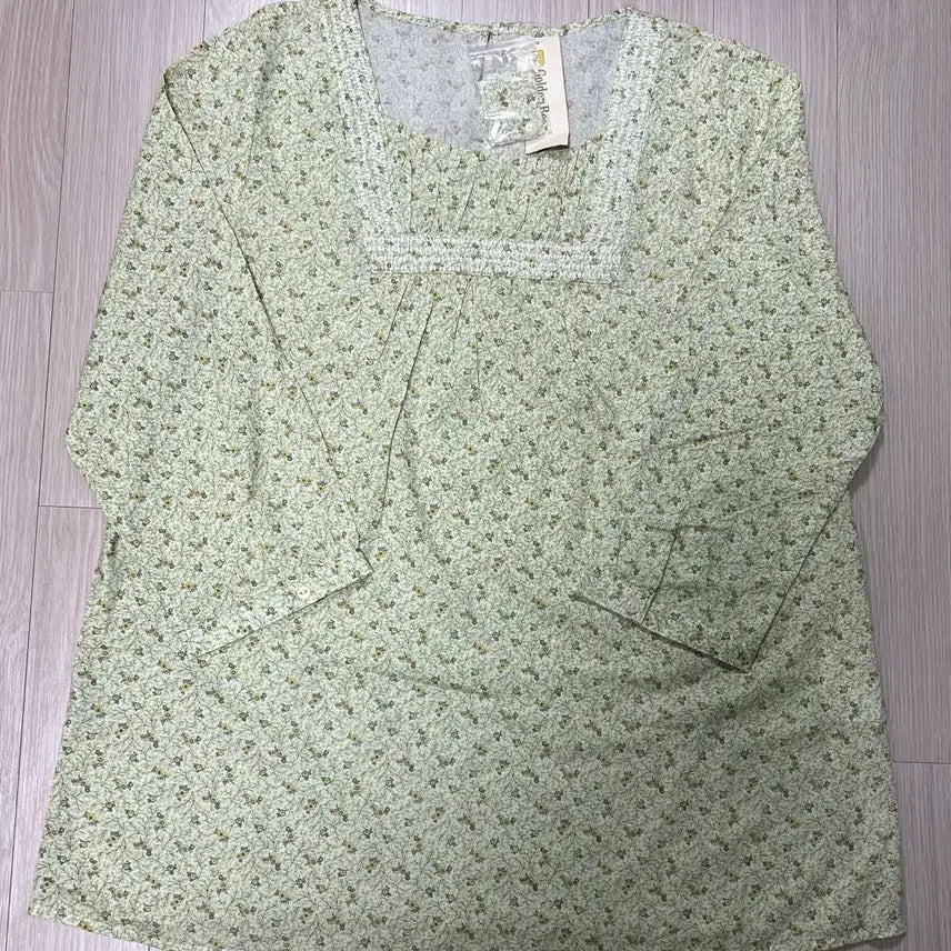 [BUNJANG] Golden Bear Floral Print Blouse / [새제품] 골든베어 Golden Bear 잔꽃 연두 블라우스 모리걸