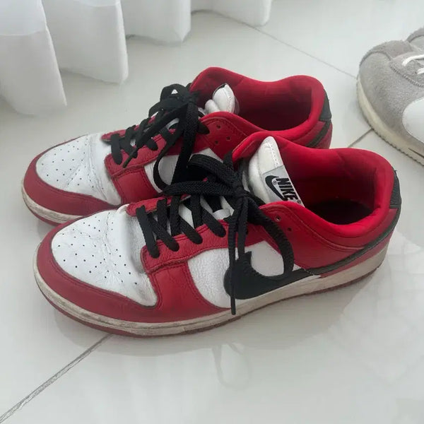 [BUNJANG] Nike Dunk Low Chicago Red Black White US 10 / 나이키 덩크 바이유 시카고 레드블랙화이트280