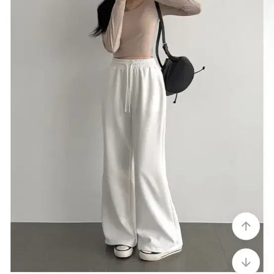 [BUNJANG] EBERUE Semi Bootcut Banding Pants White Short Version Size 3 / 이버유 세미 부츠컷 밴딩팬츠 화이트 숏버전 3사이즈
