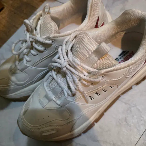 [BUNJANG] AKIII CLASSIC Urban Tracker Sneakers Beige Unisex Size 265 / 265..스니커즈AKIII CLASSIC 어반 트래커 베이지. 남녀공용