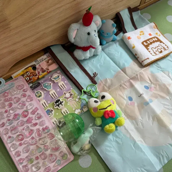 [BUNJANG] Sanrio & Vintage Character Goods Set: Stickers, Keychains, Towels / 캐릭터 스티커, 키링, 수건 등 세트 전부 새상품 산리오,고전 등