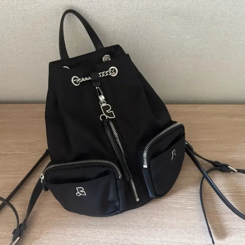 [BUNJANG] Rest and Recreation Chain Backpack / 레스트앤레크레이션 체인백팩