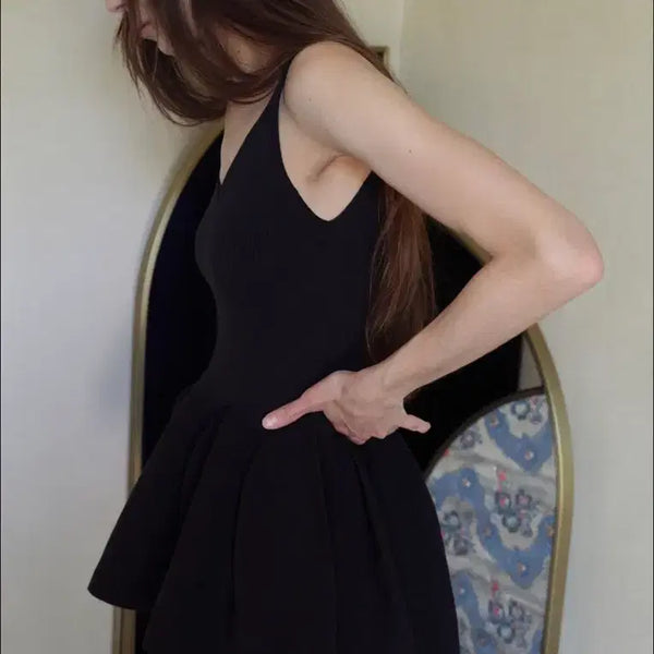 [BUNJANG] Bowen Hulagarmet Petal Sleeveless Top Black / 보웬 홀가먼트 페탈 슬리브리스 탑 블랙 새상품 이제 못 구하는 제품