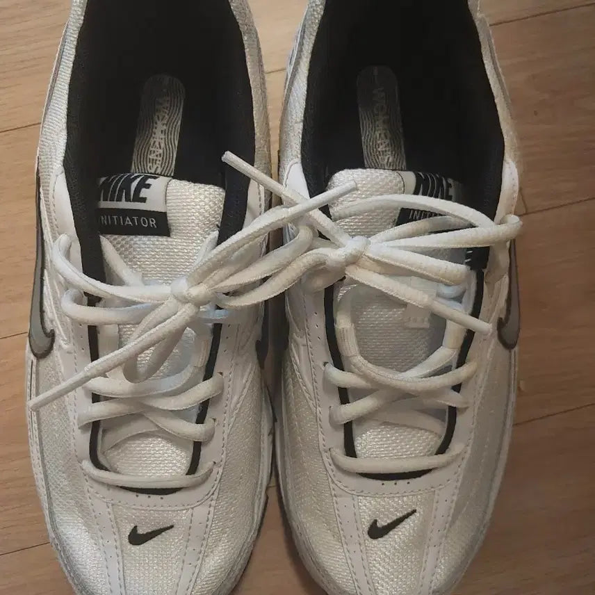 [BUNJANG] Nike Initiator Women's Sneakers White 250 / 나이키 이니시에이터 여성 운동화 화이트 250