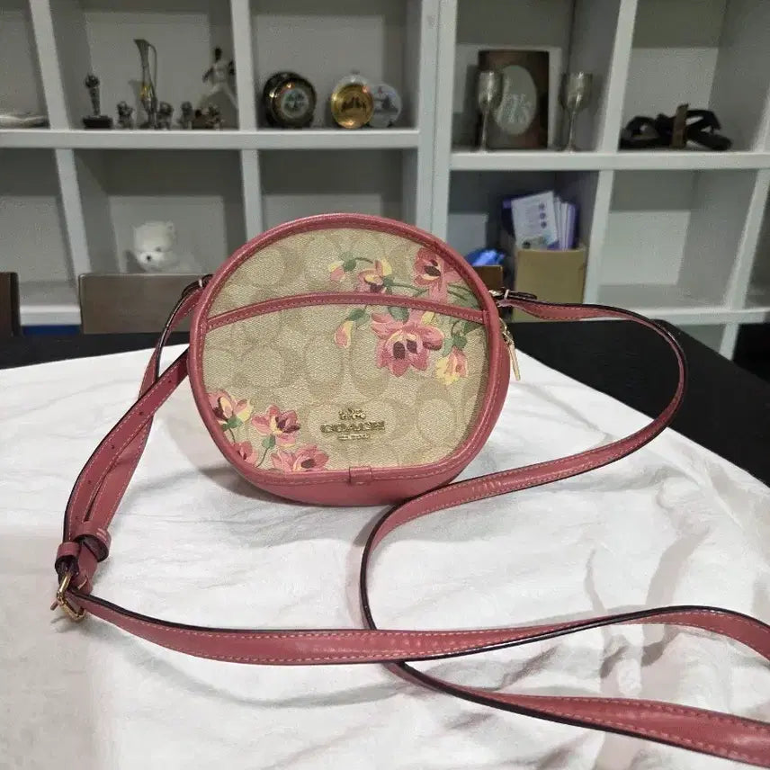 [BUNJANG] Coach Women's Pink Flower Pattern Round Shoulder Bag / 코치 여성 숄더백 핑크 플라워 패턴