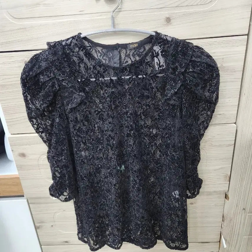 [BUNJANG] Maje Lace Puff Sleeve Blouse Black / 마쥬 maje 레이스 퍼프 소매 블라우스 블랙