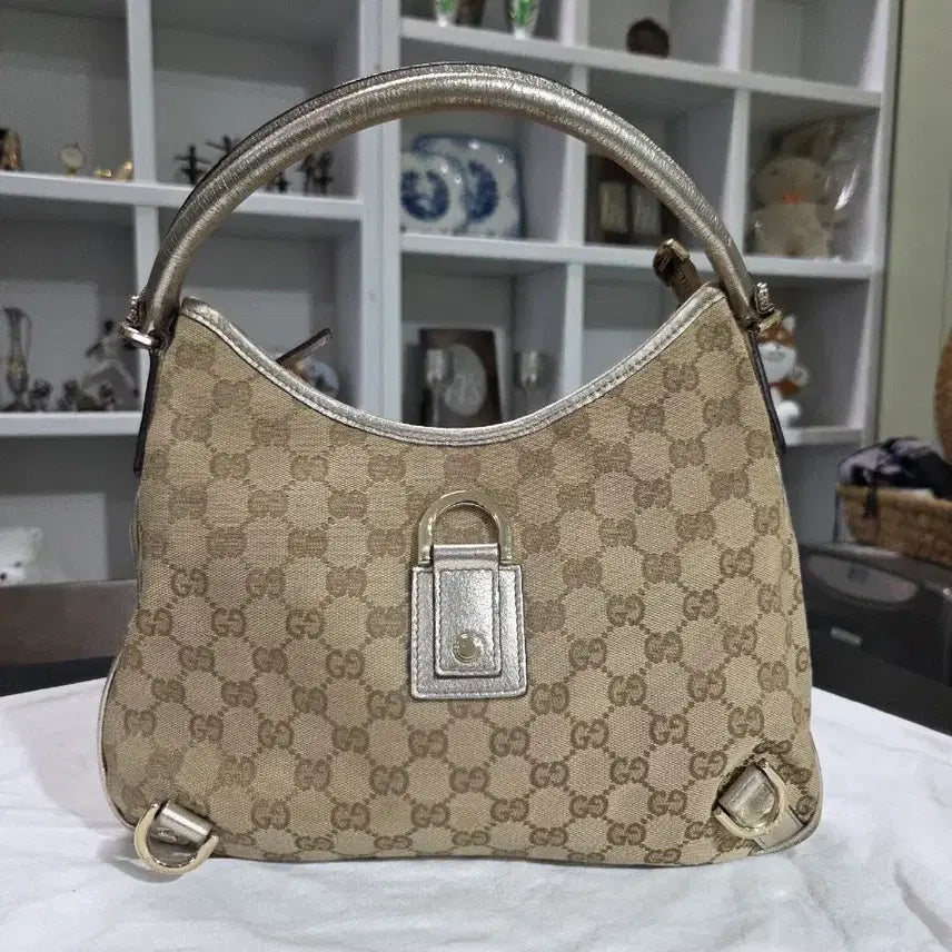 [BUNJANG] Gucci GG Canvas Shoulder Bag Gold / 구찌 GG 캔버스 숄더백 골드