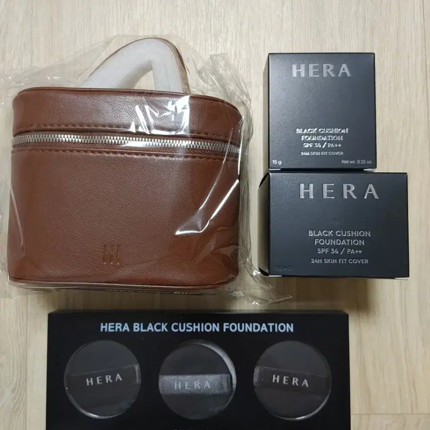 [BUNJANG] Hera 2025 Black Cushion Holiday Set (1 Case + 2 Refills) / 헤라 2025 블랙쿠션 홀리데이 세트(본품1개+리필2개)