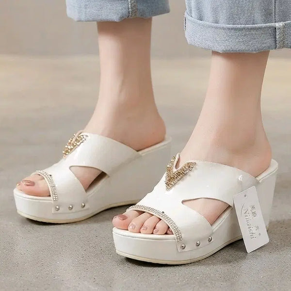 [BUNJANG] White Cubic Wedge Sandals (Size 235) / 화이트 큐빅 웨지 샌들 225. 새상품