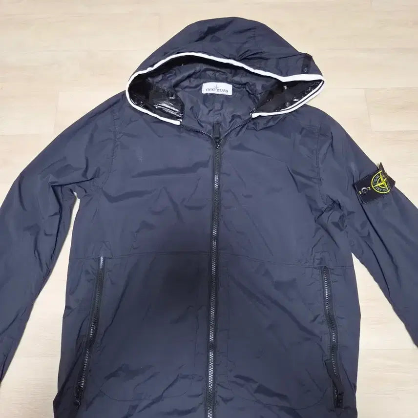 [BUNJANG] Stone Island Nylon Skin Touch Windbreaker / 스톤아일랜드 나일론 스킨터치 바람막이
