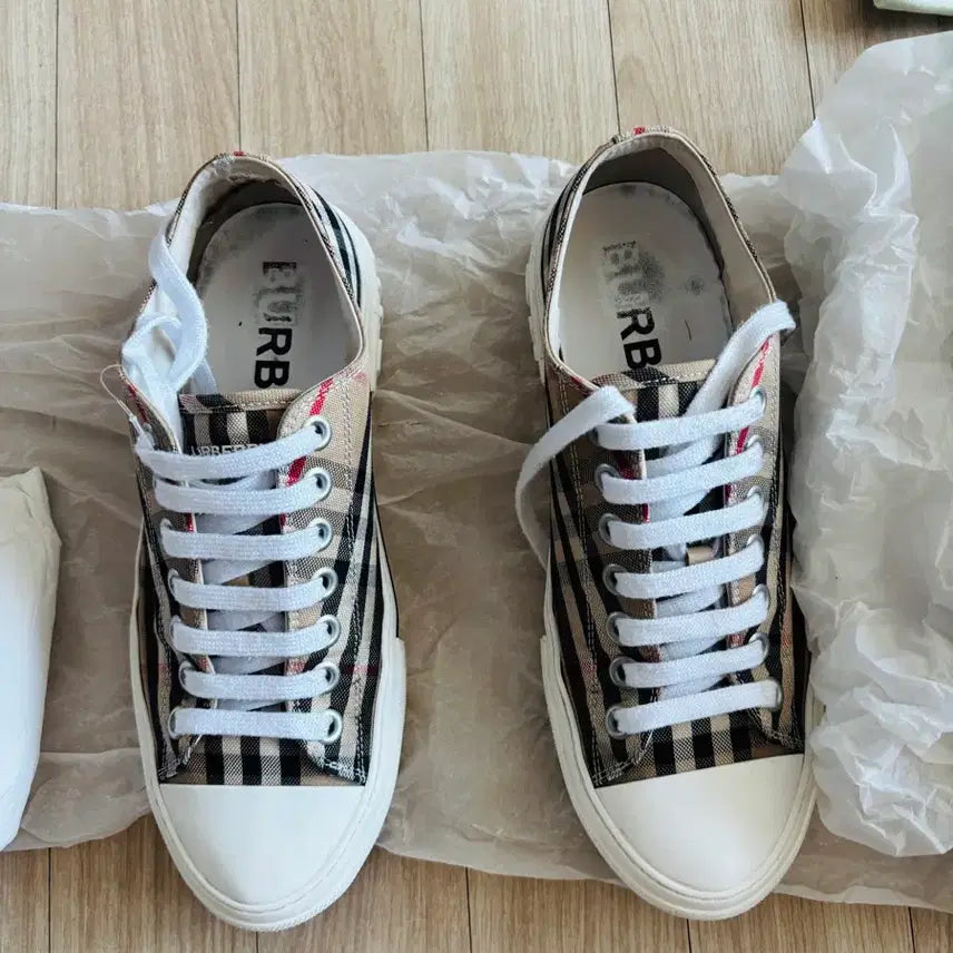 [BUNJANG] Burberry Check Pattern Sneakers / 버버리 신발