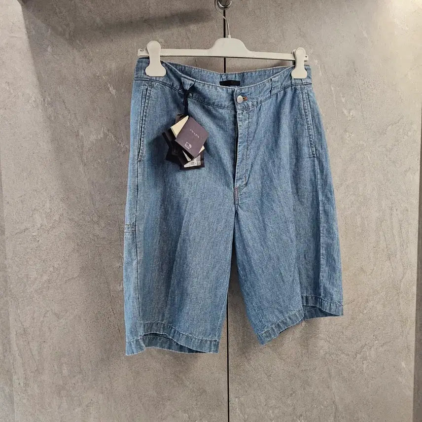 [BUNJANG] Prada Triangle Logo Chambray Bermuda Shorts Light Blue / 프라다 삼각로고 샴브레이 버뮤다 라이트 블루 쇼츠/반바지
