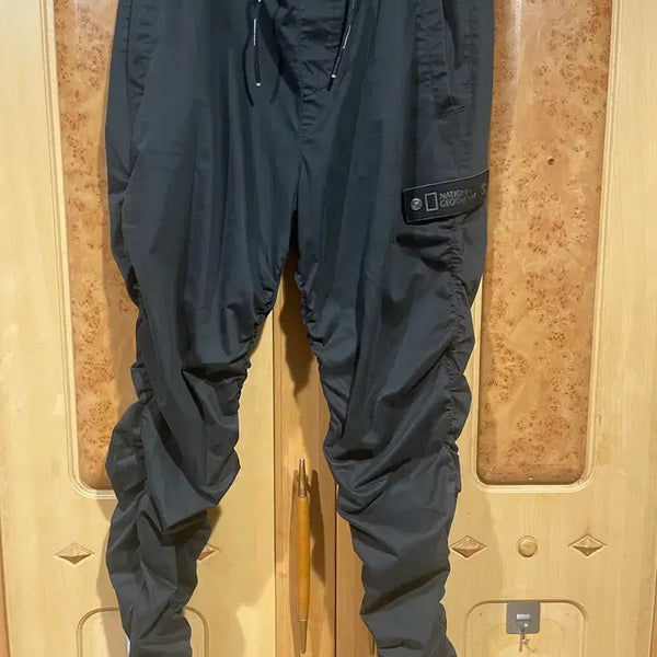 [BUNJANG] National Geographic Windbreaker Pants Black / 내셔널지오그래픽 바람막이 바지 검정