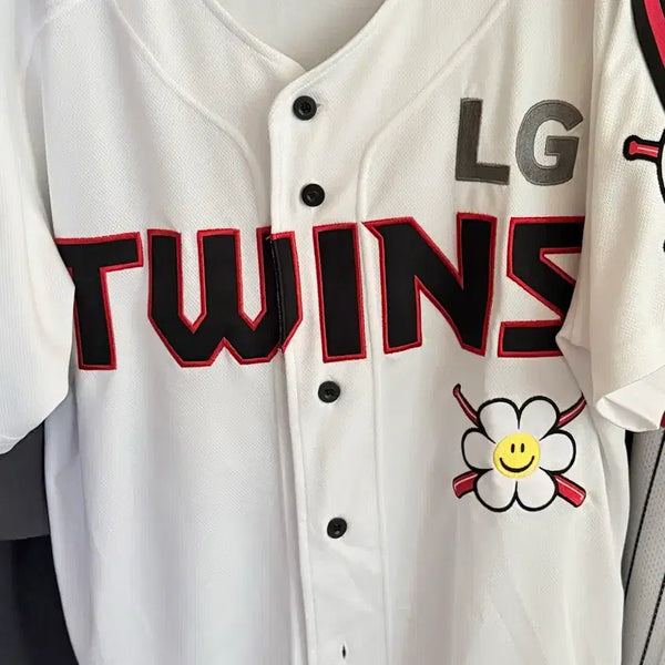 [BUNJANG] LG Twins Wiggle Wiggle Collaboration Uniform (Lee Jae-won #52) / 엘지트윈스 위글위글 콜라보 유니폼 (이재원선수 마킹)