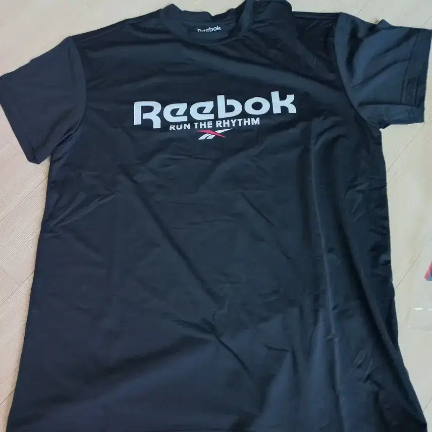 [BUNJANG] Reebok Performance Short Sleeve T-Shirt Size S New / 리복 기능성 반팔티 s싸이즈 새제품