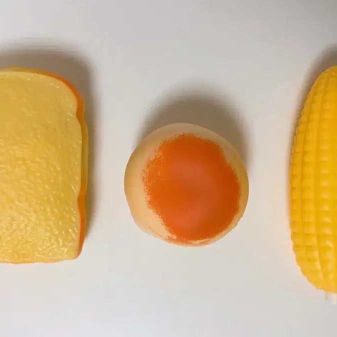 [BUNJANG] Bundle Set: Malking Bread, Honey Hotteok, Corn Crunch Clay Charms / 말랑코코 우유 식빵, 말랑포켓 꿀호떡, 카게카게룸 옥수수 크런치 슬랑이 일괄