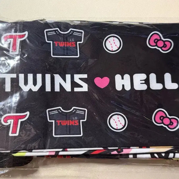 [BUNJANG] LG Twins Hello Kitty Cheer Towel (Sealed) / (미개봉) 엘지트윈스 헬로키티 응원타올