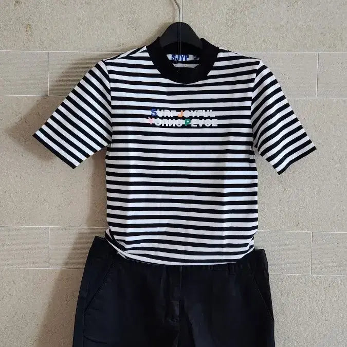 [BUNJANG] SJYP Mock Neck T-shirt (Size S) & Us and Them Cotton Span Shorts (Size 28) / SJYP 반목 반팔티 S  어스앤뎀 여성 면스판 반바지 28