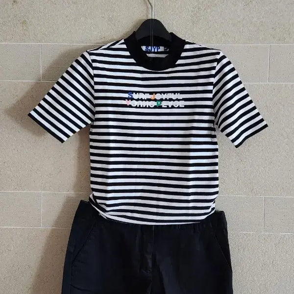 [BUNJANG] SJYP Mock Neck T-shirt (Size S) & Us and Them Cotton Span Shorts (Size 28) / SJYP 반목 반팔티 S  어스앤뎀 여성 면스판 반바지 28