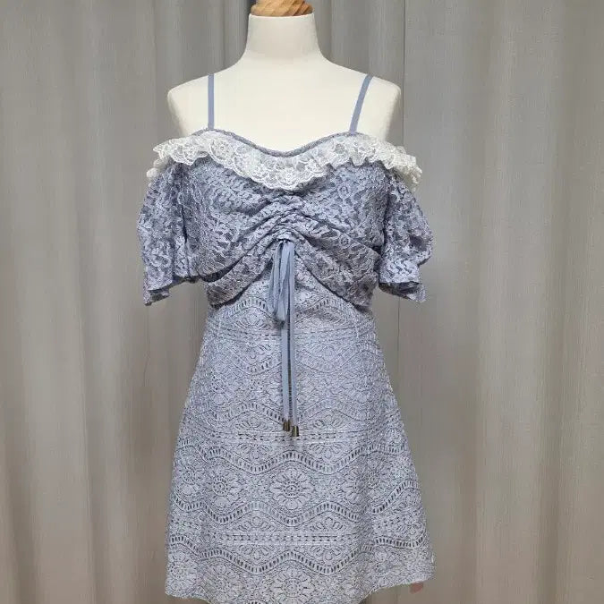 [BUNJANG] Sky Blue Lace Off-Shoulder Ruffle Mini Dress / 새상품 하늘색 레이스 오프숄더 프릴 원피스