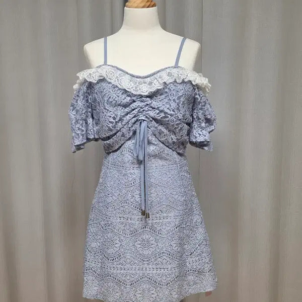 [BUNJANG] Sky Blue Lace Off-Shoulder Ruffle Mini Dress / 새상품 하늘색 레이스 오프숄더 프릴 원피스