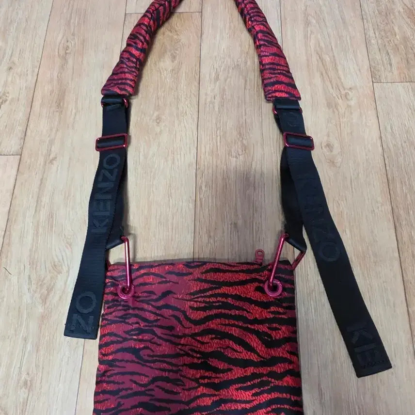 [BUNJANG] Kenzo Tiger Pattern Shoulder Bag / 겐조 타이거 패턴 숄더백