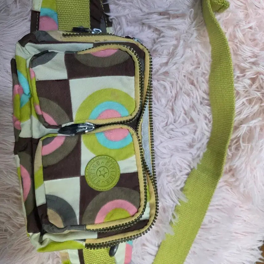 [BUNJANG] Kipling Patterned Sling Bag/Crossbody Bag / 파격세일). .. 크로스백. 슬링백 . 실착용1회  상태좋아요